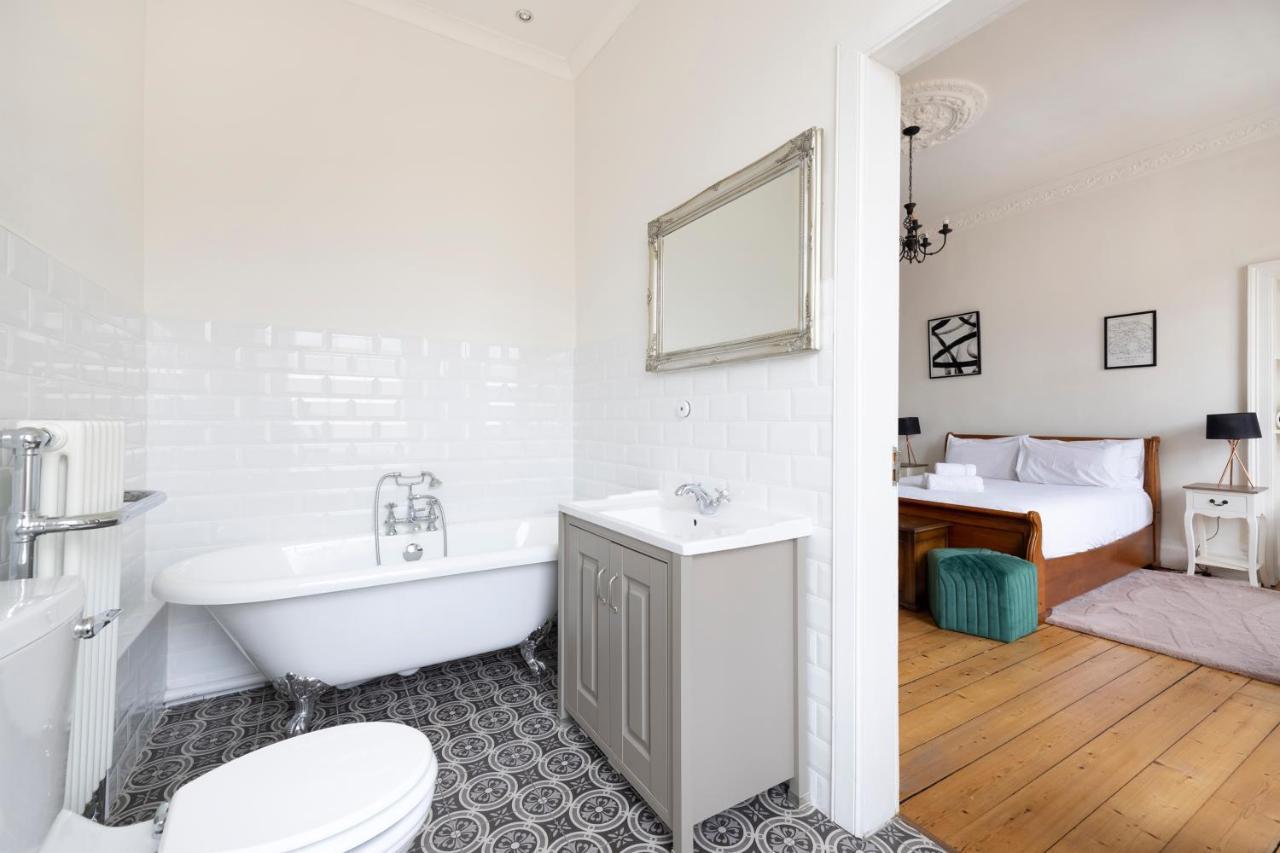Altido Glamorous 2-Bed Flat Near Edinburgh Castle Exterior foto